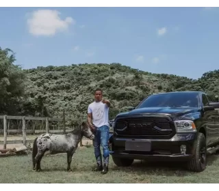 Rapper Major RD tem carro confundido com viatura é alvejado na Avenida Brasil