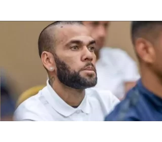 Daniel Alves é condenado em tribunal na Espanha