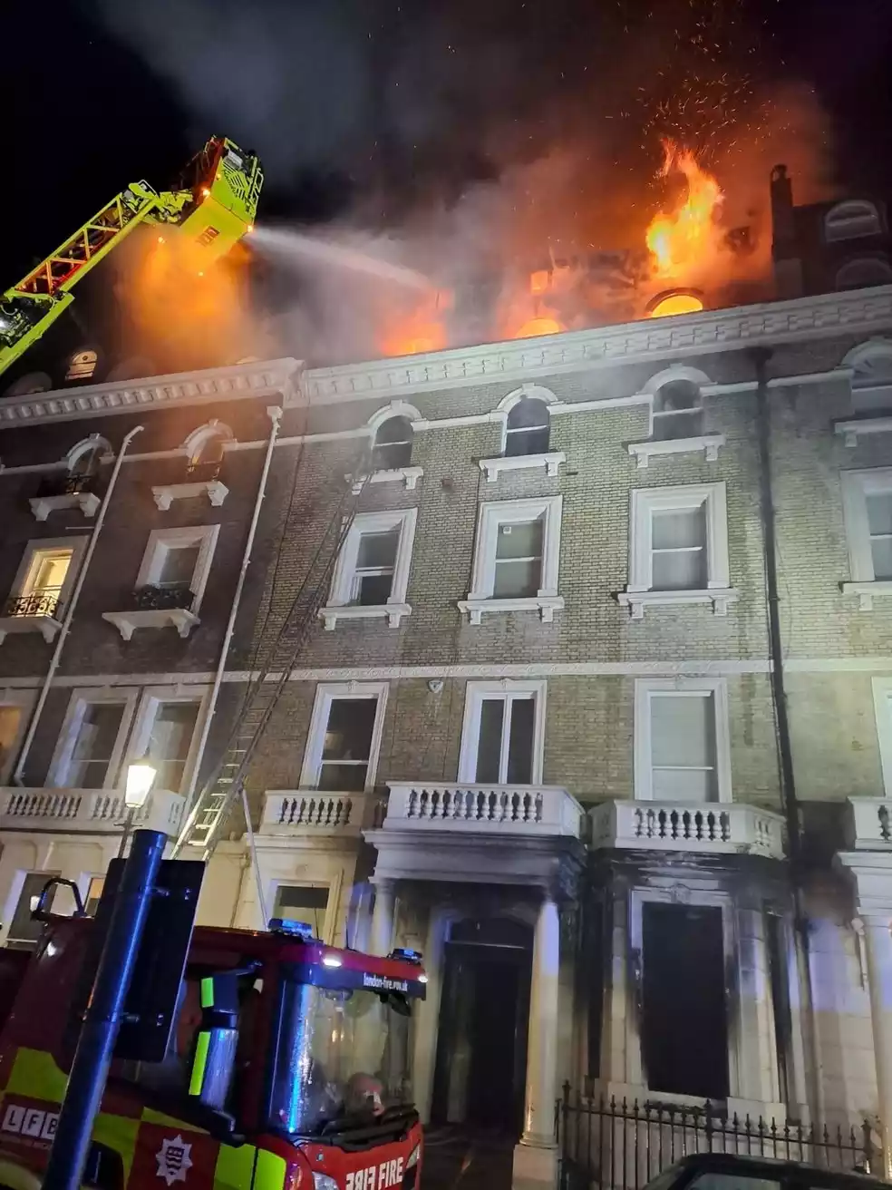 Incêndio em prédio de Londres